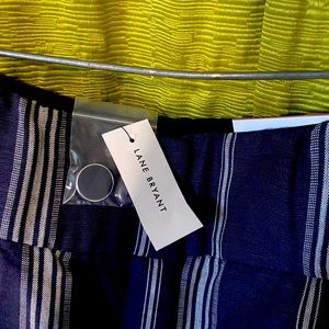 Never worn & still tagged!!! High rise crop pant, grey & white, size 16